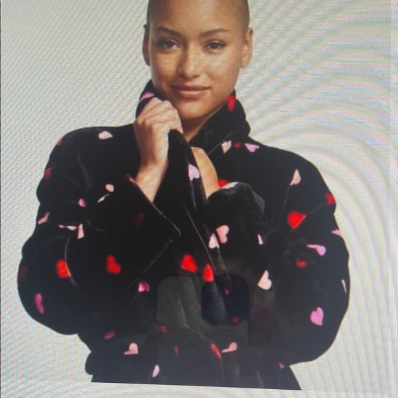 NWOT Valentine Ready! Victoria's Secret Short Plush Cozy Delicate Tie Robe M/L - Picture 4 of 13